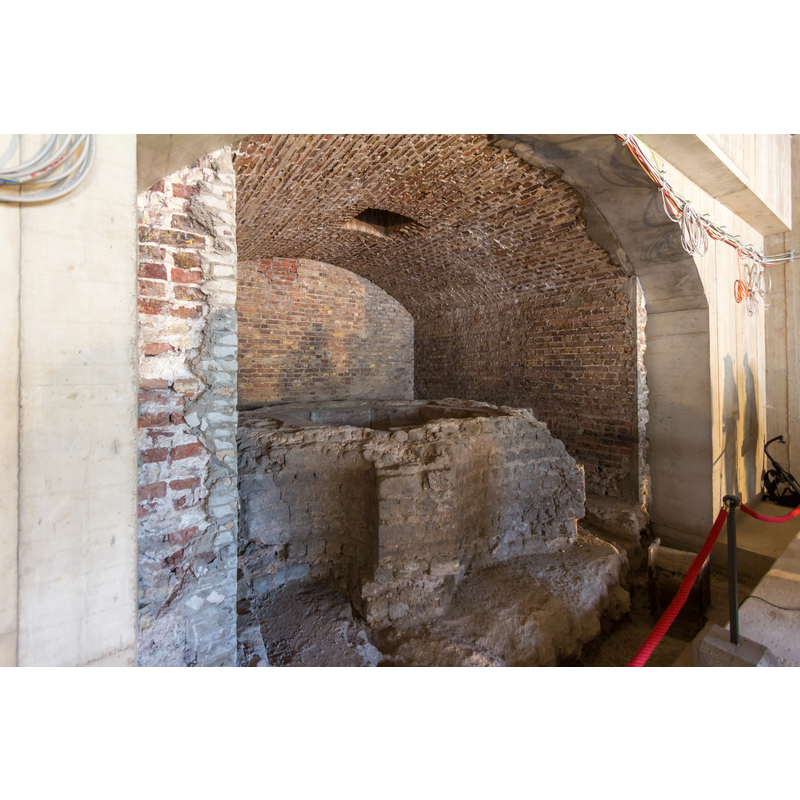 ruins of the baptismal font from a free-standing 7th-century baptistery existed in what is now the east end of the cathedral; the baptistery itself was demolished in the 9th century