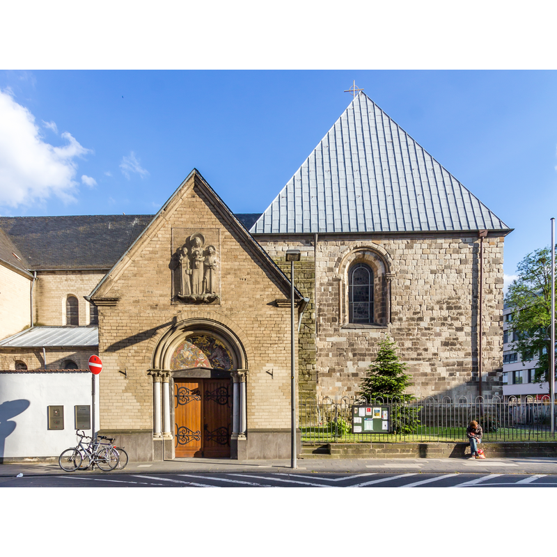 Source caption: "Vorhalle und Nordfassade St. Georg, Köln, Deutschland"