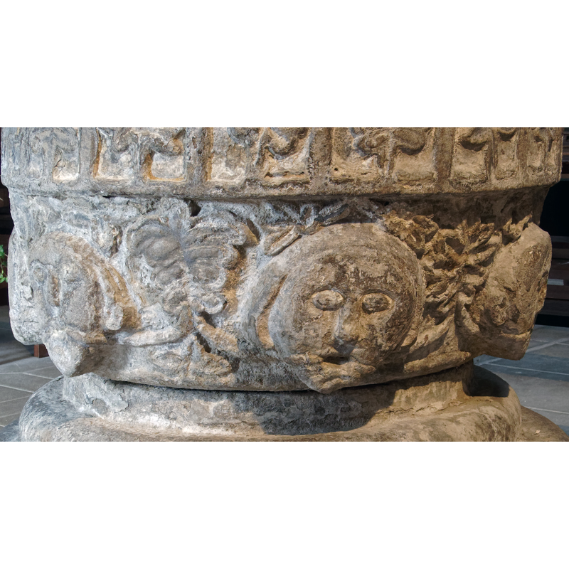 some of it links the heabas together, while others just 'float' in the spandrels and spaces between
