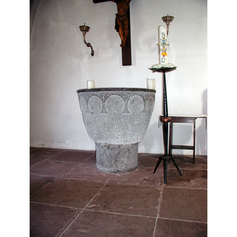 Source caption: "Köln-Lindenthal, Krieler Dömchen, Taufstein 2. Hälfte 12. Jahrhundert (Dehio)"