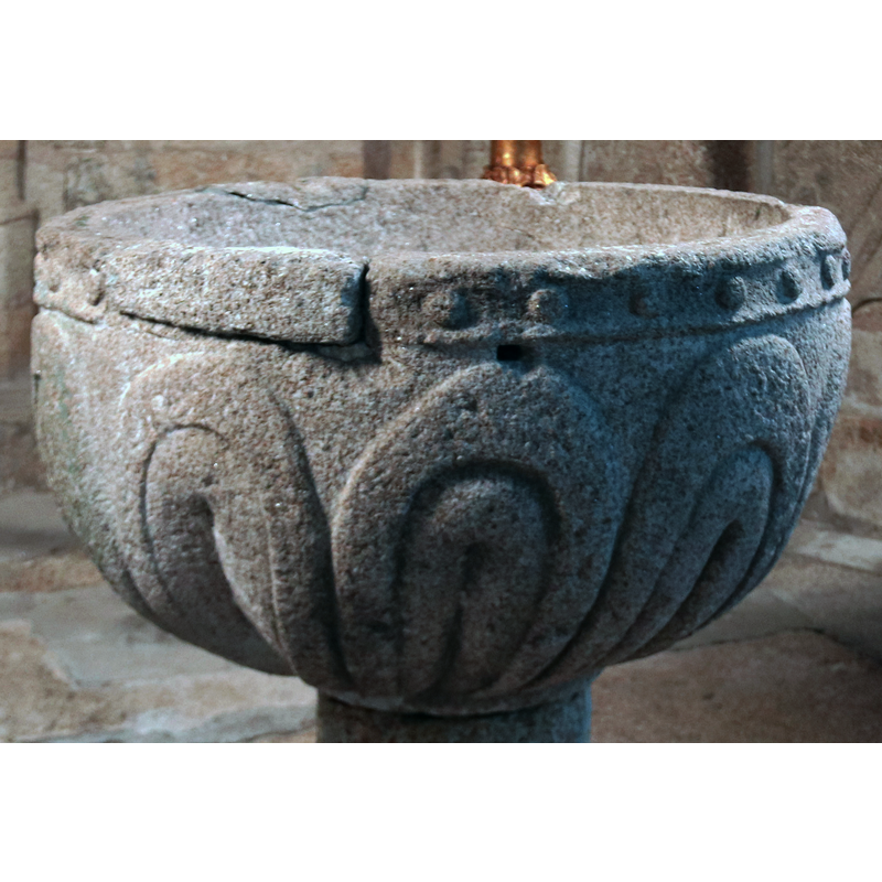 all around below the rim, except where the original stone was replaced by a plain insert -- notice the drilled hole above one of the ribs