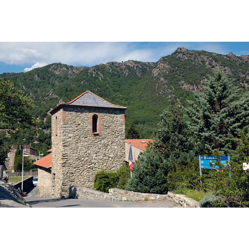 this is the present parsih church, located in the centre of the village; it was originally a 15thC oratory but replaced the old parish church in the mid 17thC