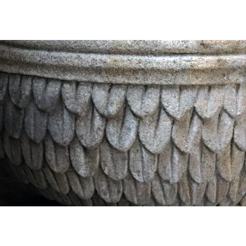 arranged in a scalloped pattern all around the sides