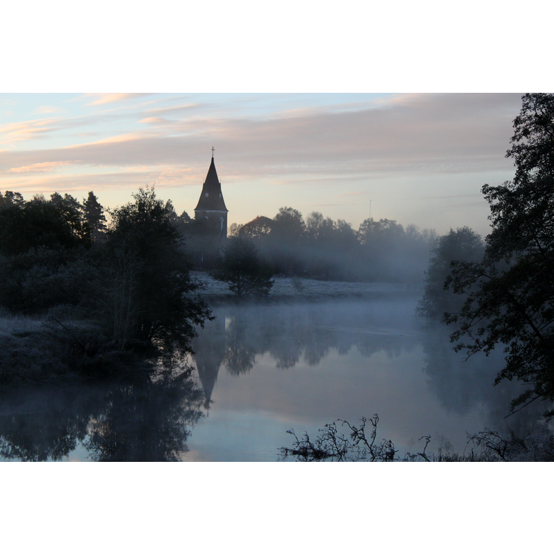Source caption: "Hamneda kyrka med Lagan i förgrunden"