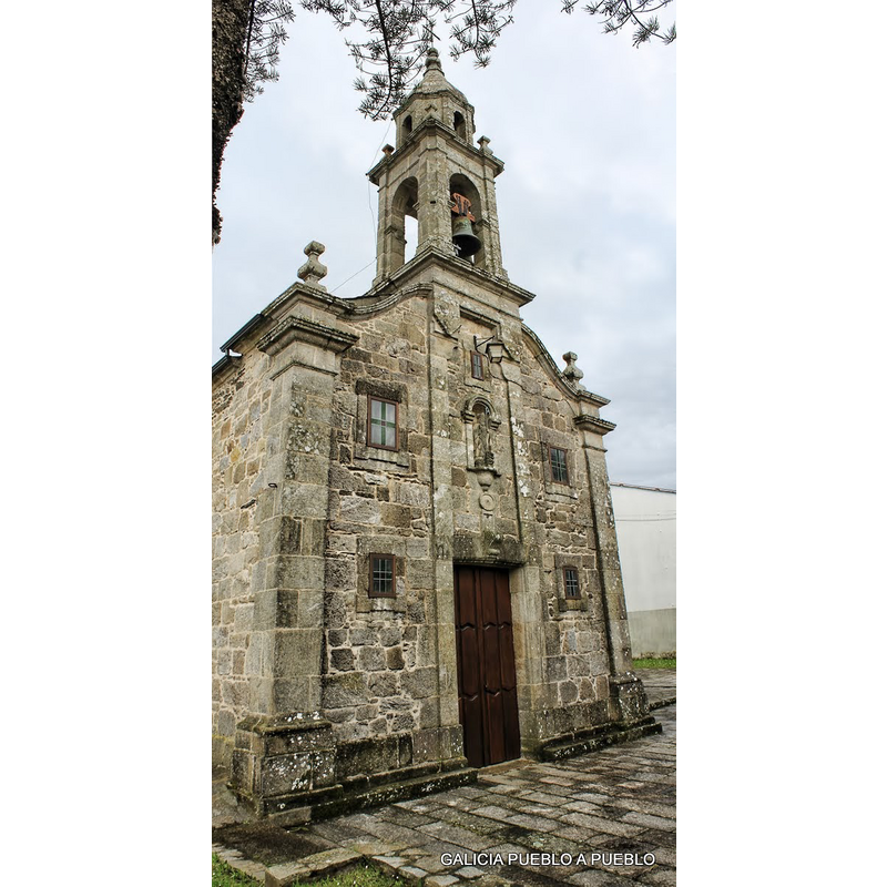 Source caption: "remodelada hacia un estilo barroco durante los siglos XVIII y XIX, sobre todo en su parte exterior, como es visible en su fachada"