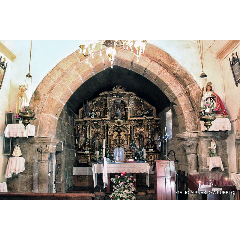 late-Romanesque / Transitional arch supports -- Baroque retable behind