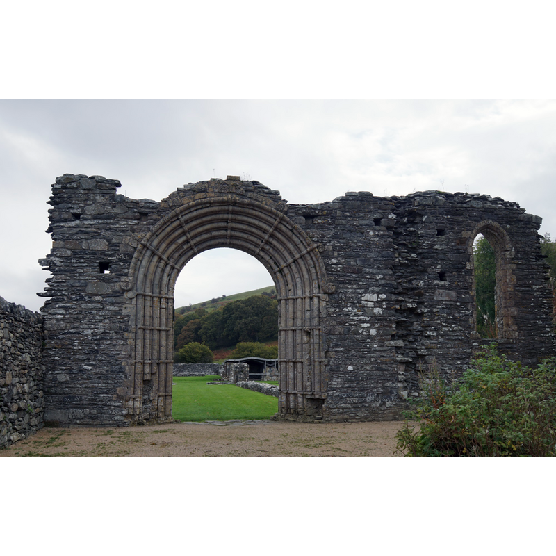 Source caption: "Strata Florida Abbey, Wales. Westelijke toegang van de kerk."