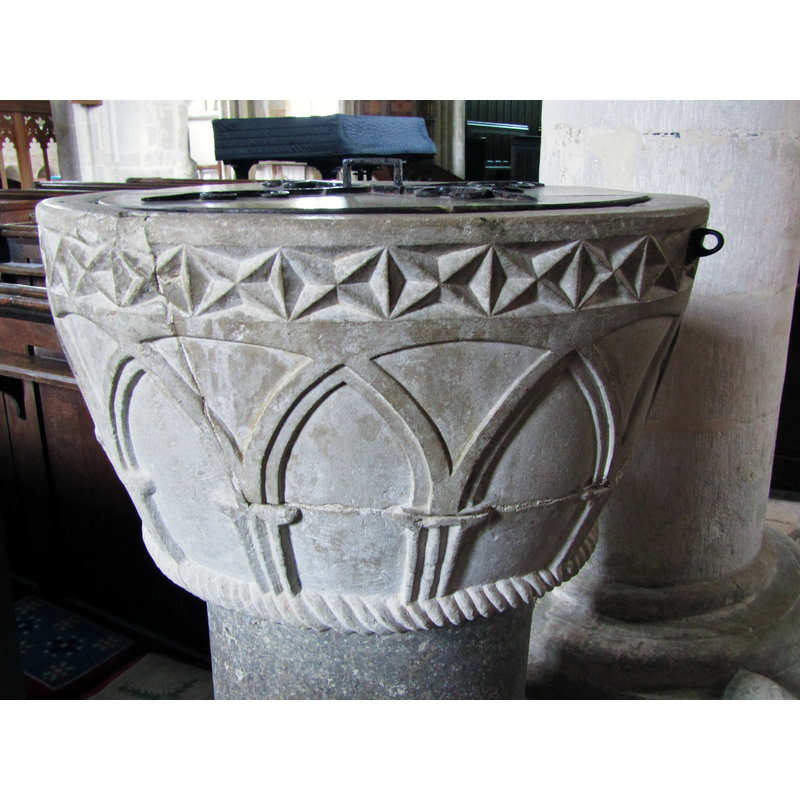 this southwest side of the basin has been repaired -- not clear whether the whole U-shaped piece is re-tooled or a new-stone insert