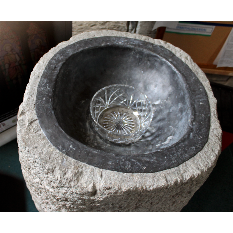 the central drain hole is covered by the glass bowl