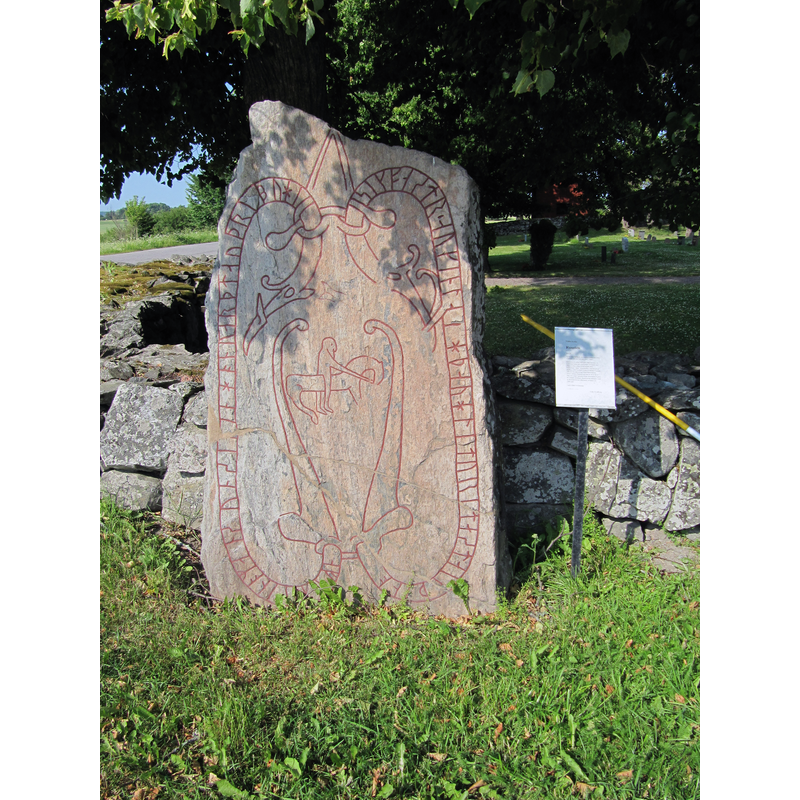 Source caption: "Runestone U 375 from Vidbo church. The text translates as "Sigfastr and Ginnlaug, they had this stone erected in memory of Vinaman, their son. And he died in Bógi(?).""