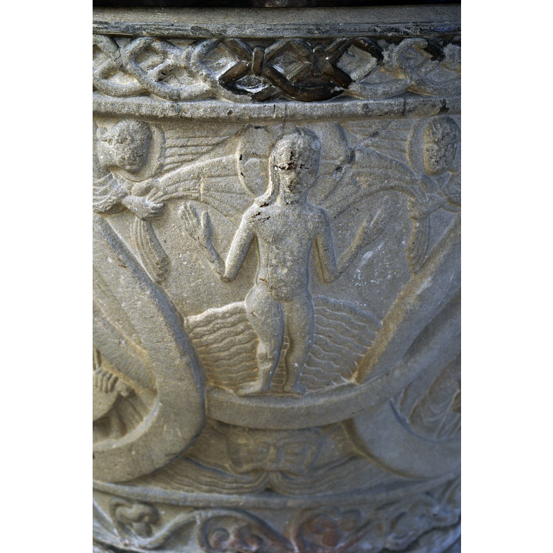 Christ appears fully naked; the two angels floating in the upper corners