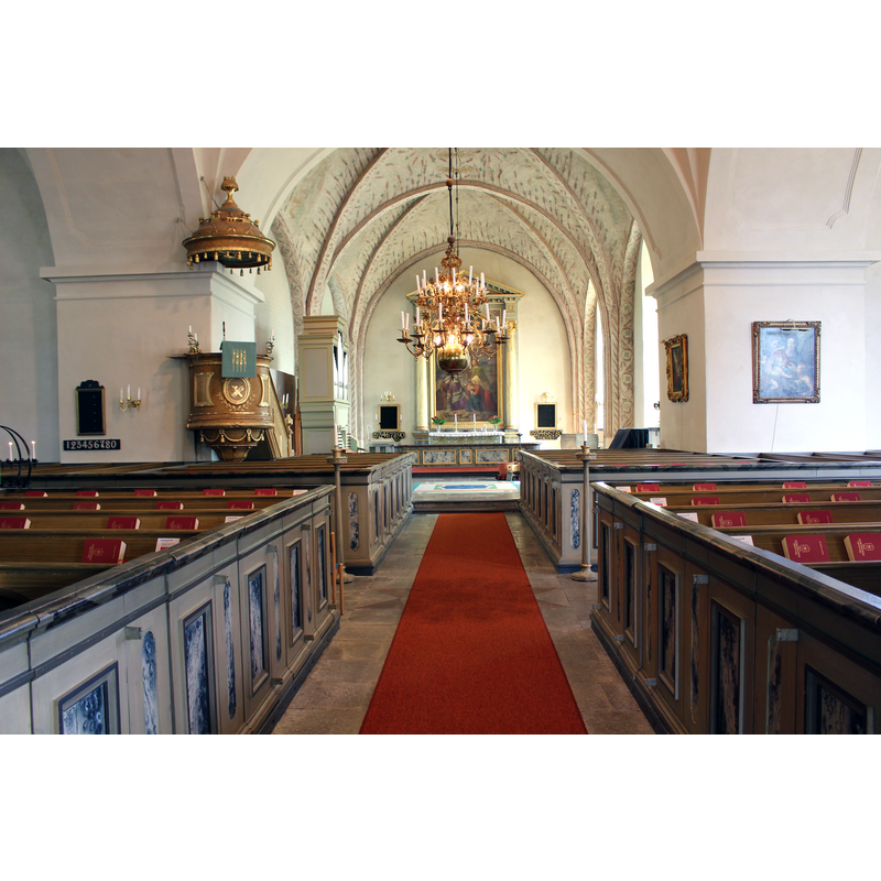 the top of the font is discernible in the southeast corner, to the right of the altar