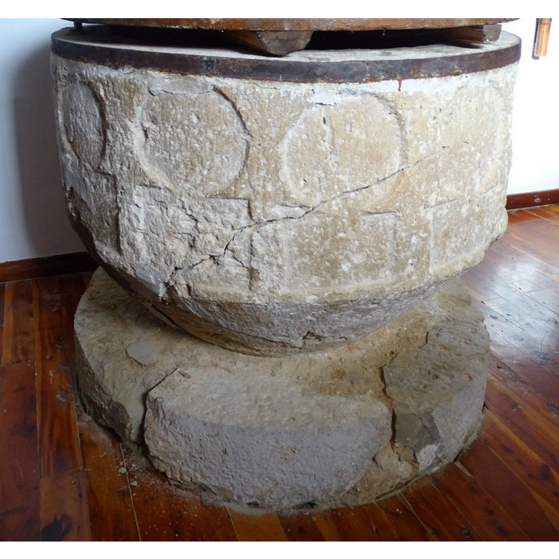 the damage to the basin and base is obvious on this side