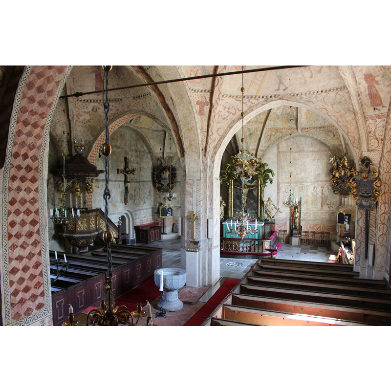 with the font in the centre aisle