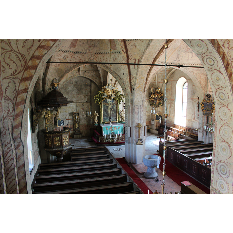 with the font in the centre aisle