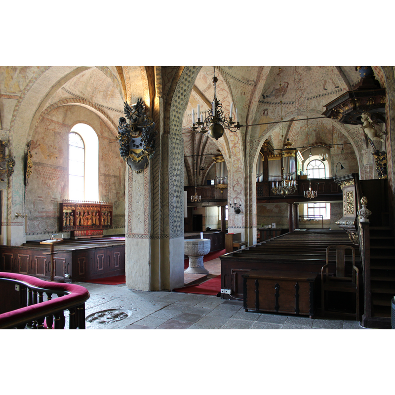 with the font in the centre aisle