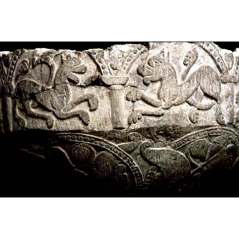 lion passant to the left in the right aech facing another such in the left arch -- Source caption: "motställda lejon"