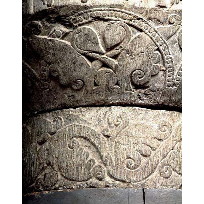 Source caption: "bladornament, skaft och cuppans undersida" -- the image shows a partial view of the underbowl and of the upper section of the pedestal base