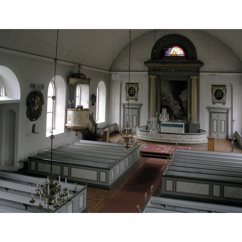 the 17thC font is visible in the chancel, right [south] side