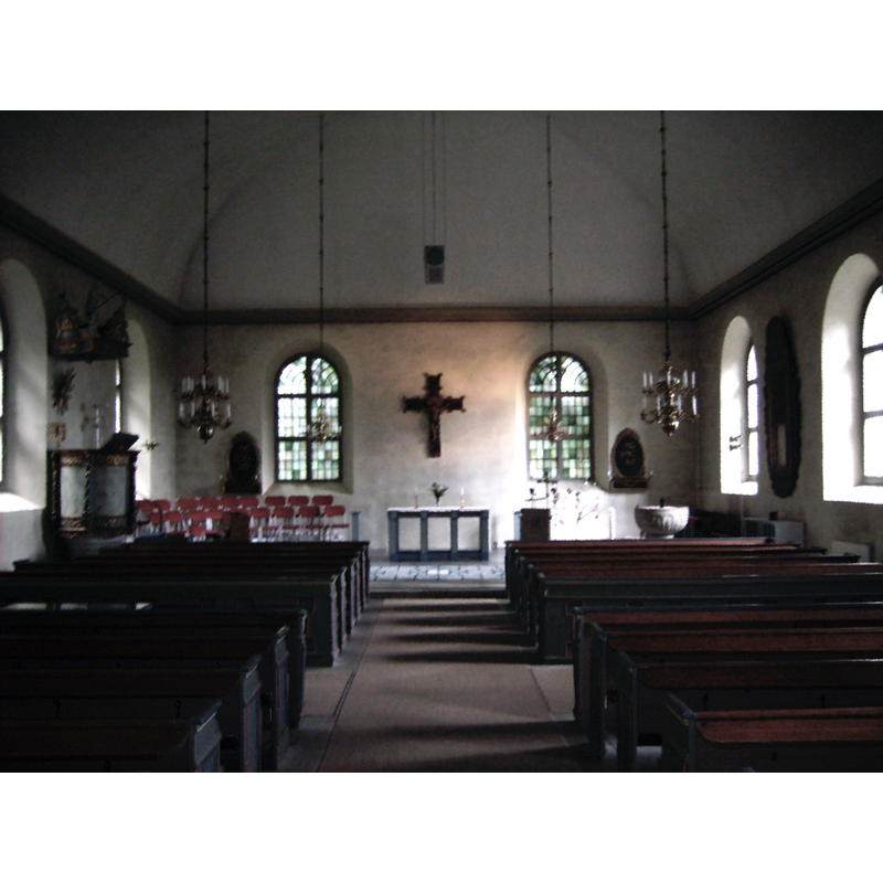the late-medieval font is partially visible at the dar [east] end, right [south] side