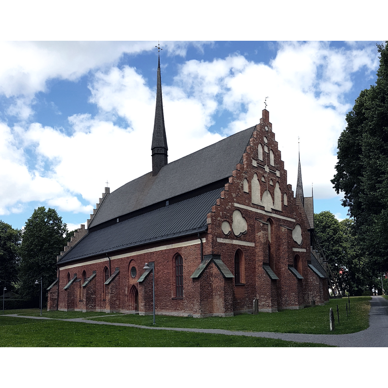 the spire partially visible behind the church and to the right belongs to the detached bell tower