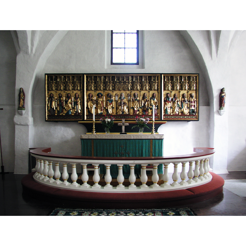 late-14thC retable was made of oak in Lübeck; it was restored in 1892