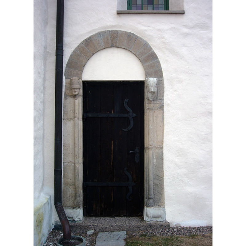 the original portal is said to be the work of the Arcadius [aka Arkadius] workshop, active in Östergötland in the 12thC