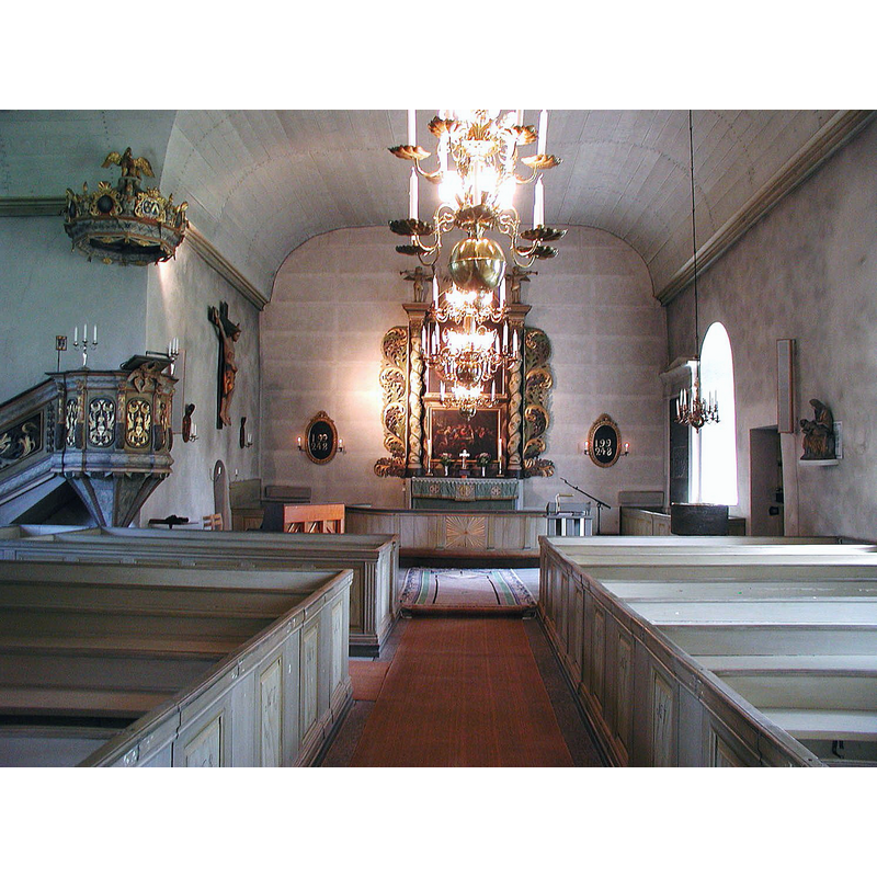 the medieval font is partially visible in the southeast corner, by the entranceway to the chancel
