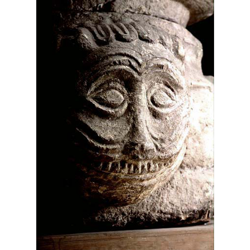the caption for all four heads in Medeltidens bildvärld reads simply "manshuvud", but Erk Lundberg labels this one as "Lejonhuvud"; either way it is a grotesque head that envies nothing to the other two troll heads