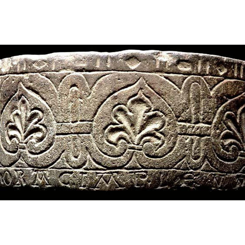 alternating with pairs of vertical grooves all around the upper rim side