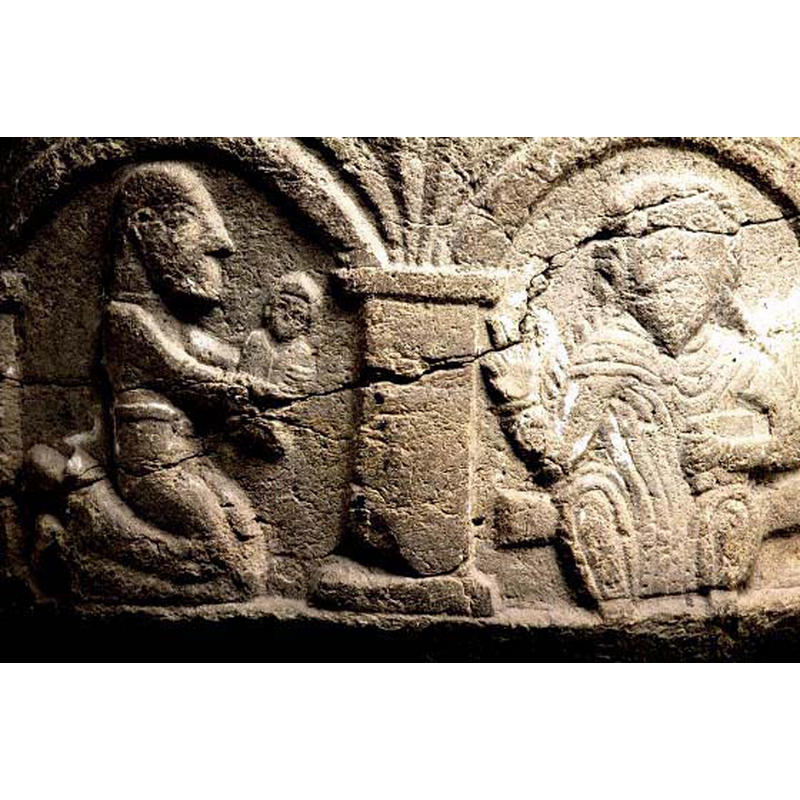 separated bu the supporting column, like the other two scenes on this font
