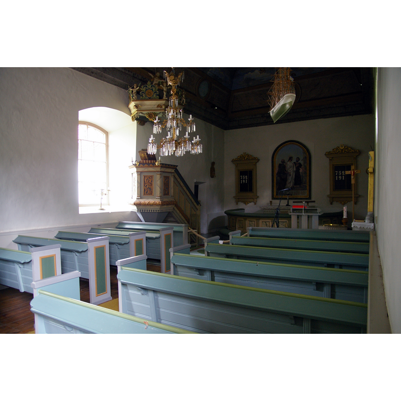 the top of the font is partailly visibly at the far [est] end, right [south] side