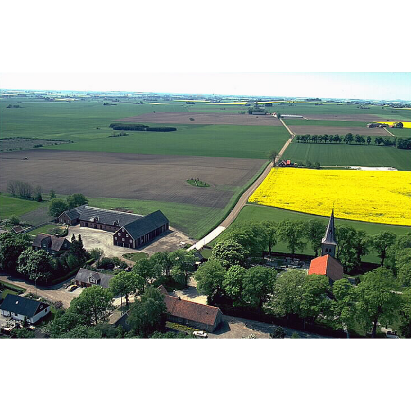 Source caption: "Västra Strö kyrka i bildens högra del. Miljö med fornlämningar."
