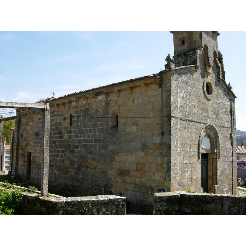 Source caption: "Igrexa de Santa María de Merza, Vila de Cruces. Románica dunha soa nave e ábsida semicircular."