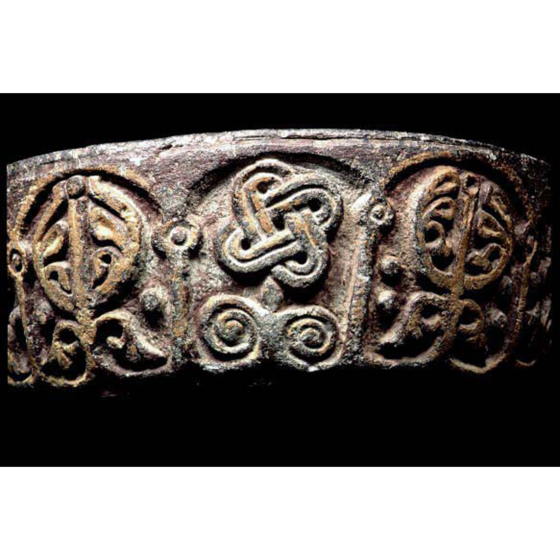 the whole design is fluid with the arches more like a series of panels; the 'capitals' are simplified to circles with bead or dot inscribed