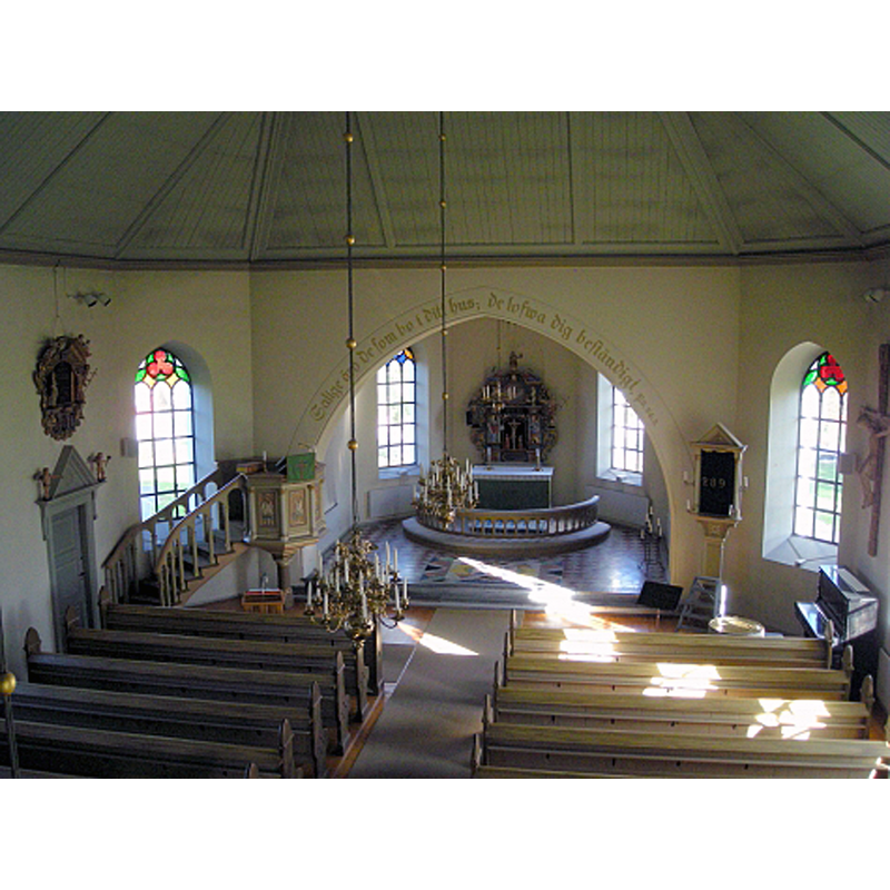 the font is partially visible at the east end of th nave, south side, near the piano and the window