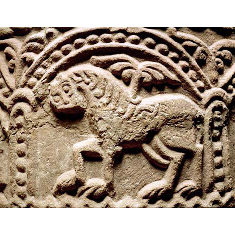 passant to the right - the floriated tail end that appears to sprout from the back of the lion resembles the motifs in the arcade spandrels -- although much eroded now, there is an interlace decorating part of the lion's body, as if it developped from the the end of its mane