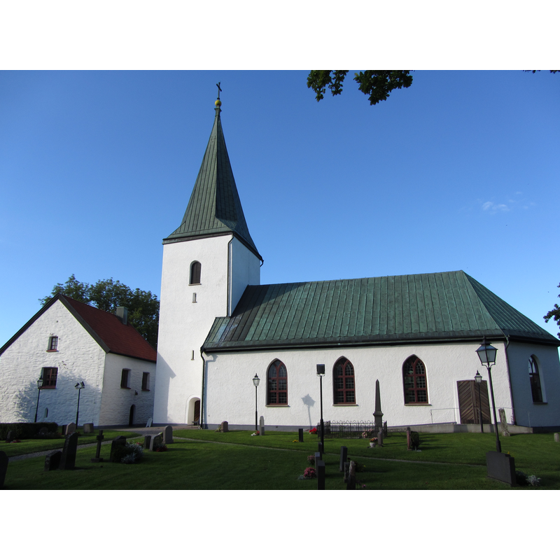 the detached building west of the tower is the parish hall [Församlingshemmet]