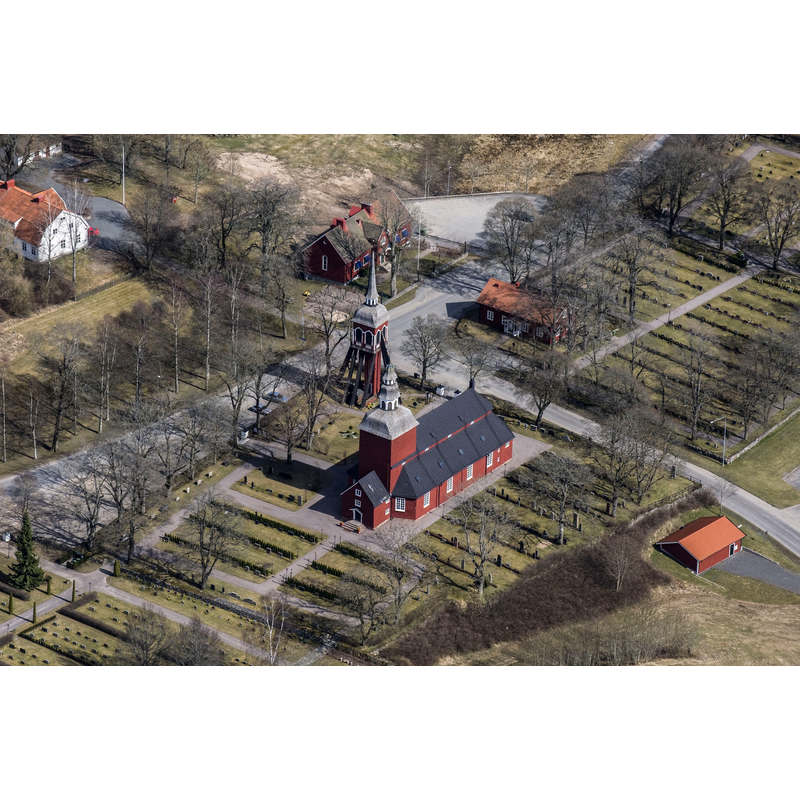 the sparse vegetation of early April is a good time to catch the details of the church exterior