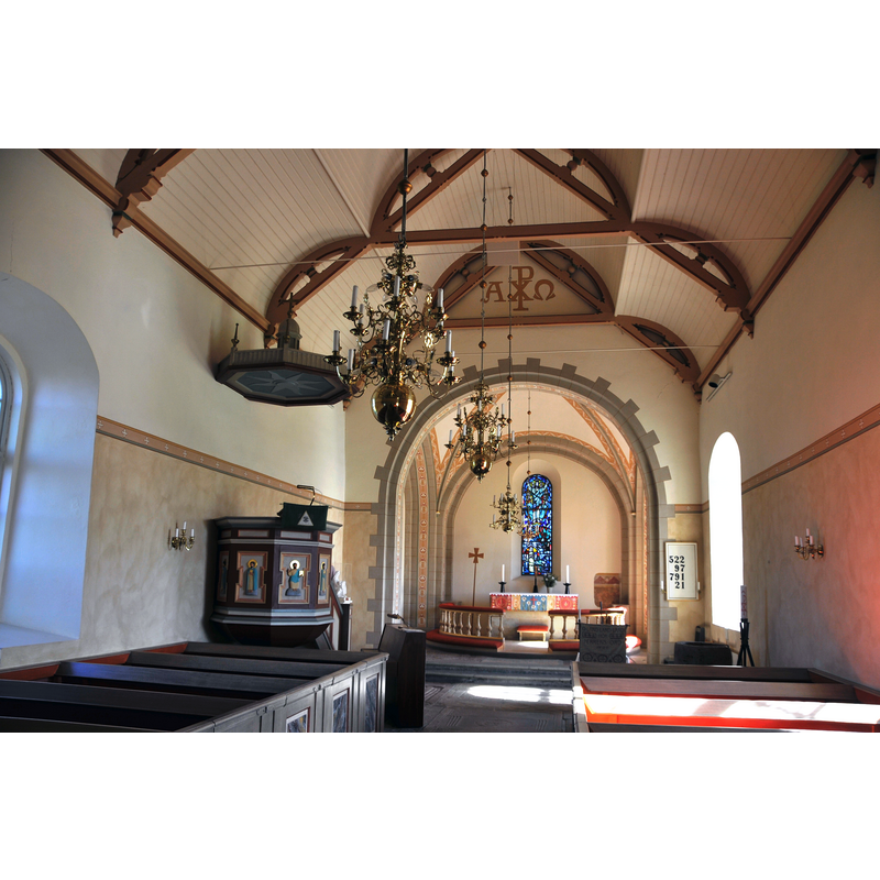 the top of the medieval font is visible ar the far end, right side