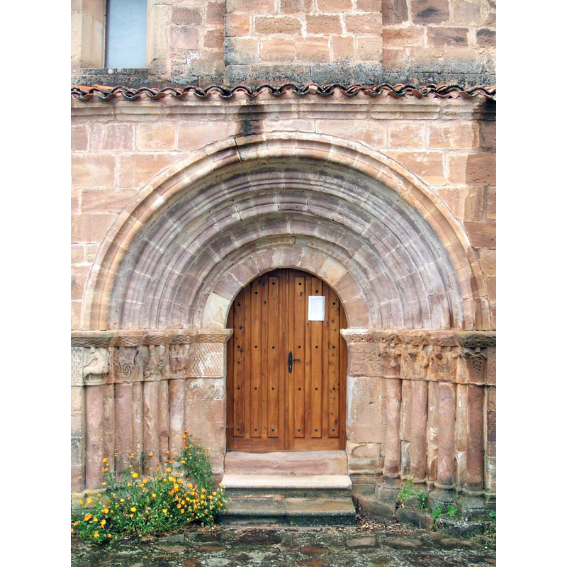 Described in Arteguias [www.arteguias.com/monasterio/sanmillanlara.htm] [accessed 13 June 2020]: "La portada meridional es de arquivoltas de medio punto y columnas con capiteles muy desgastados, donde predominan los temas fitomorfos pero también se adivinan animales fantásticos como grifos y arpías."