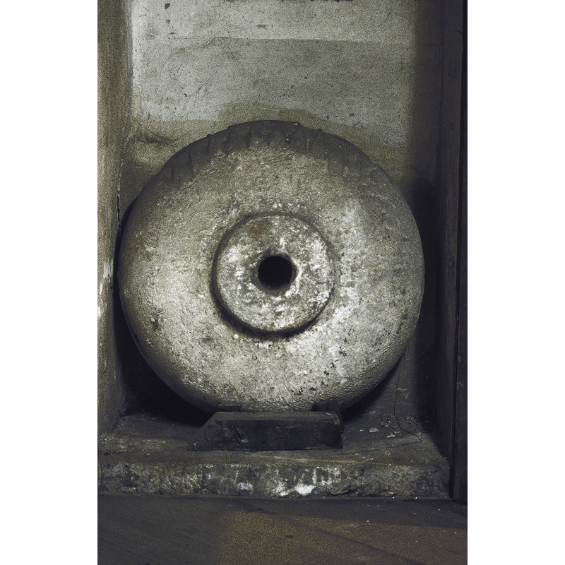a small band of, seen here on the underbowl