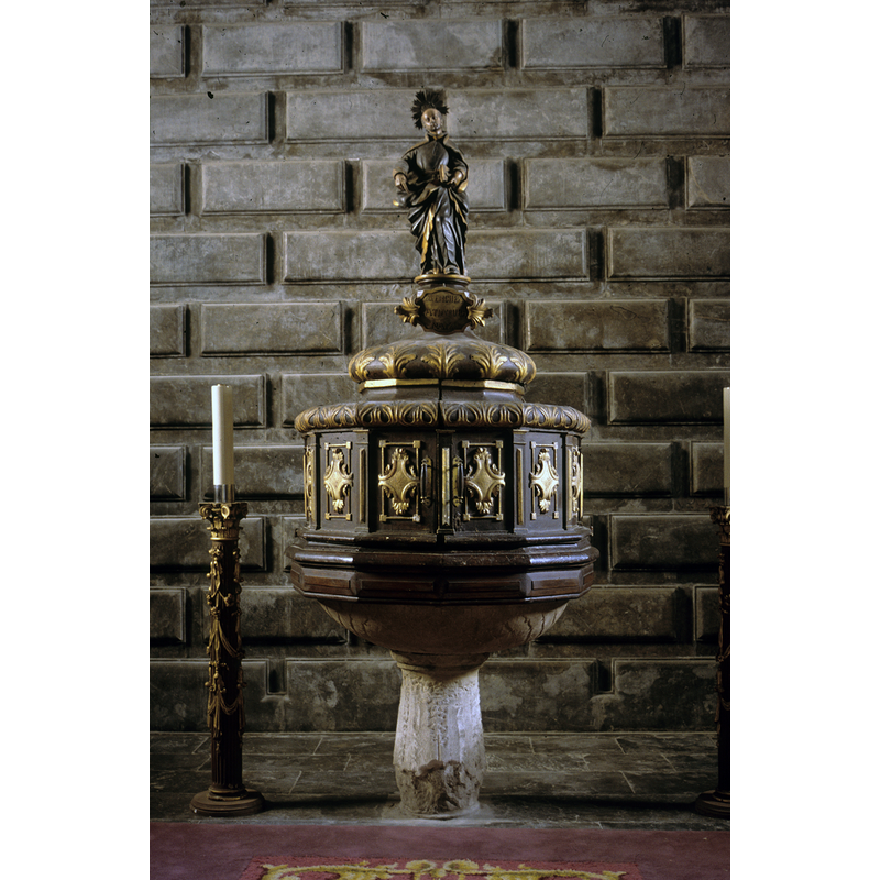Source caption: "Iglesia parroquial de San Sebastián de Soreasu. Pila bautismal [...] Ubicación: Baptisterio Siglo XV Estilo: Gótico"
