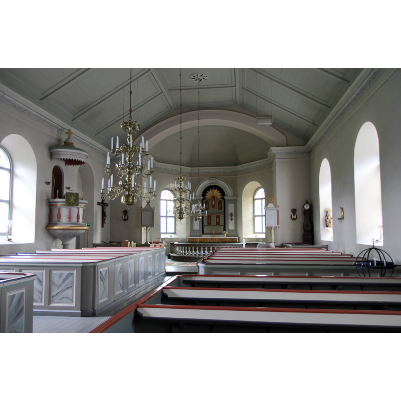 with the top of the font visble at the far [east] end, right [south] side