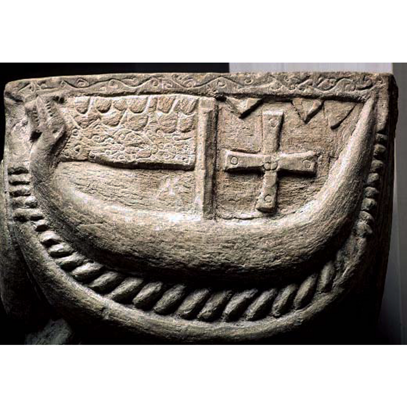 the one on this side has a fully visible head -- the carver may have played with the vertical division, which in this case makes the body of the snake resemble a Viking ship