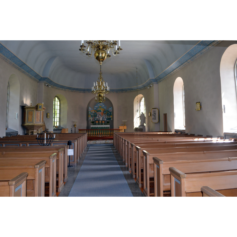 the medieval font is partially visible at the far [east] end, right [south] side