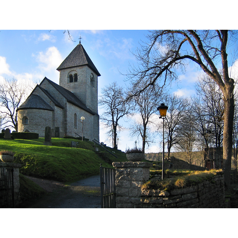 Source caption: "Våmbs kyrka strax utanför Skövde i Kåkinds härad, Skövde kommun, f.d. Skaraborgs län, Skara stift, Västergötland, Västra Götalands län, Sverige."