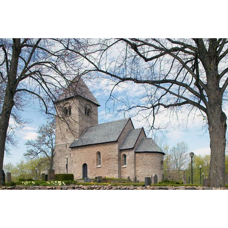 Source caption: "Våmbs kyrka är en av landskapets bäst bevarade 1100-talskyrkor. Tornet tillfogades mot slutet av århundradet."