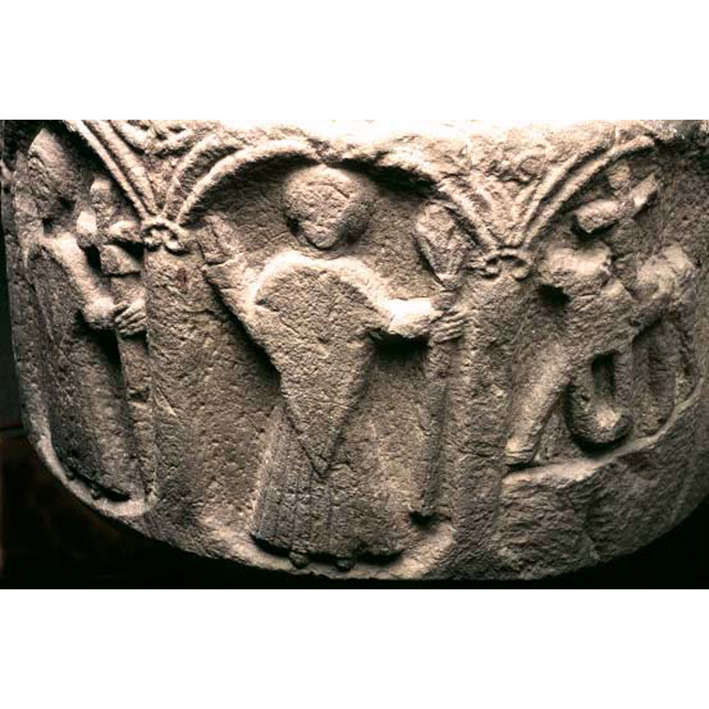 seen here in the left arch; the garments are clearly priestly