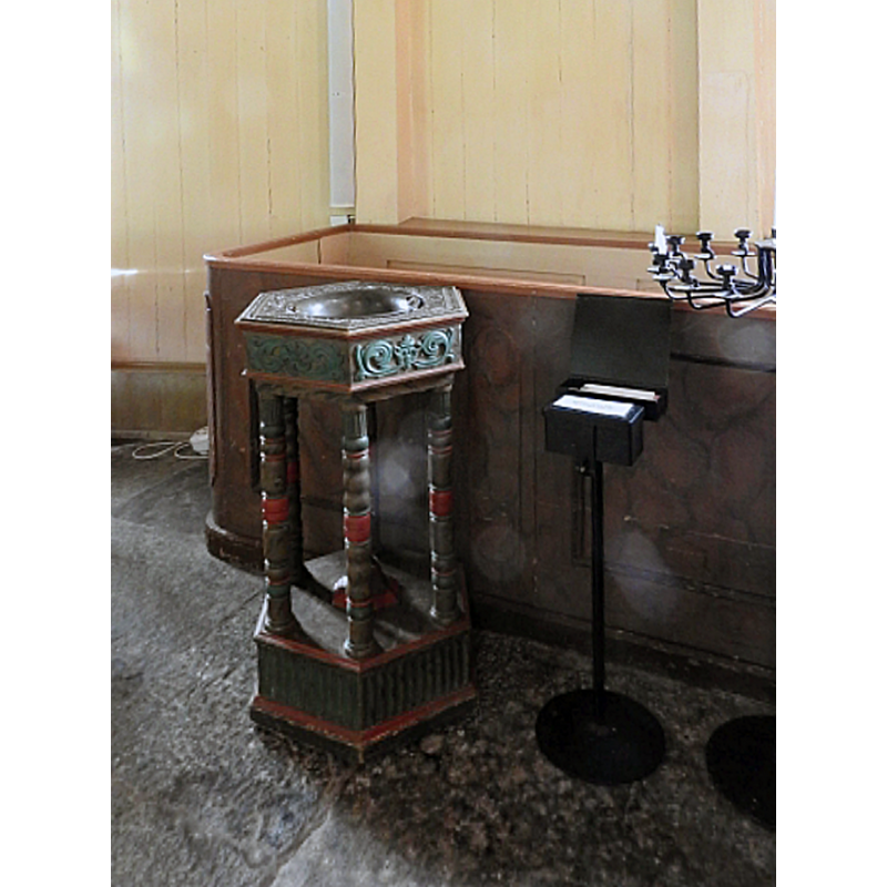 present church is early-18thC; this is its font [cf. FontNotes]